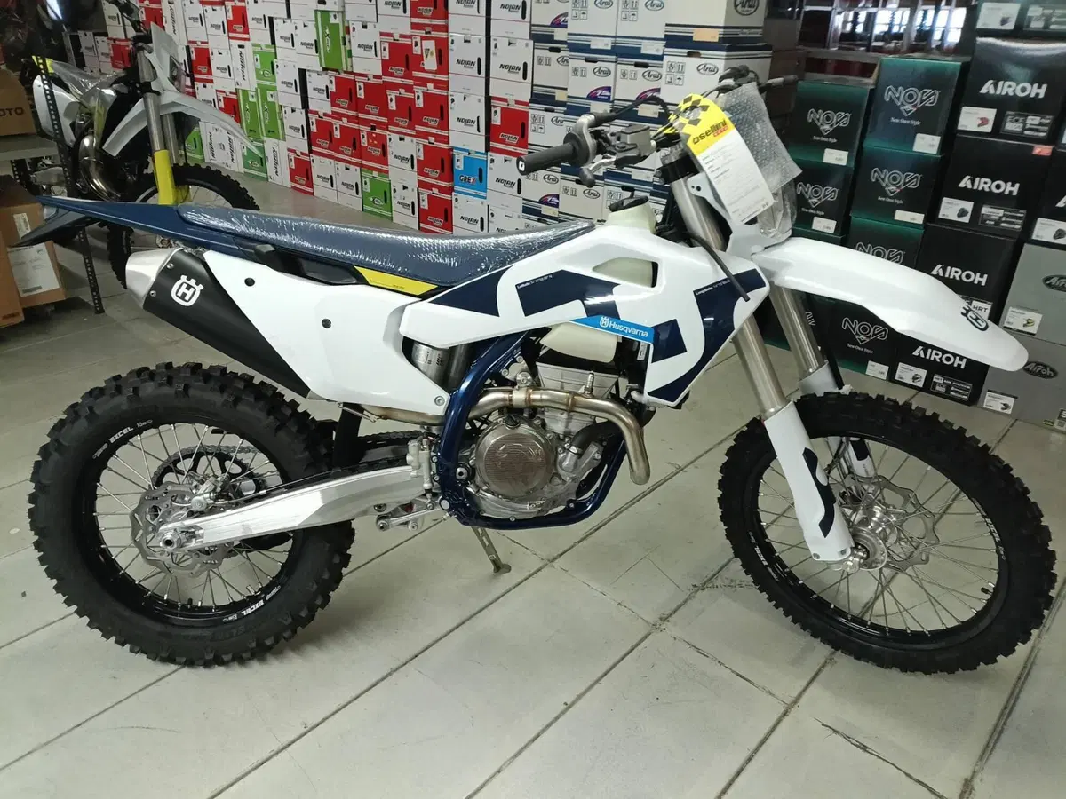 Husqvarna FE 250 (2026) (4)