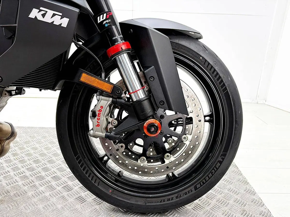 KTM 1390 Super Duke R (2024 - 26) (13)