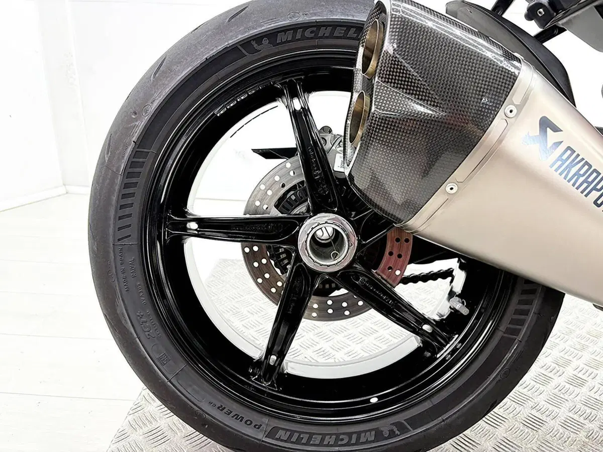 KTM 1390 Super Duke R (2024 - 26) (6)