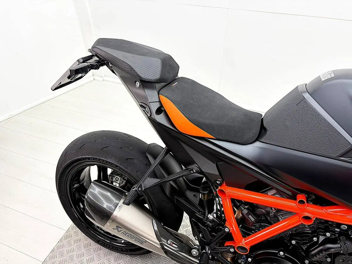 KTM 1390 Super Duke R (2024 - 26) (19)