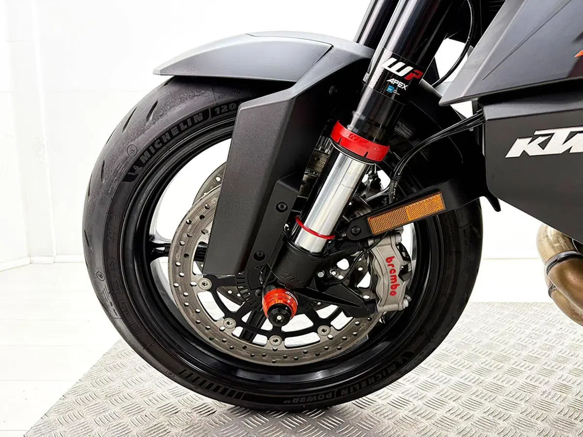 KTM 1390 Super Duke R (2024 - 26) (14)