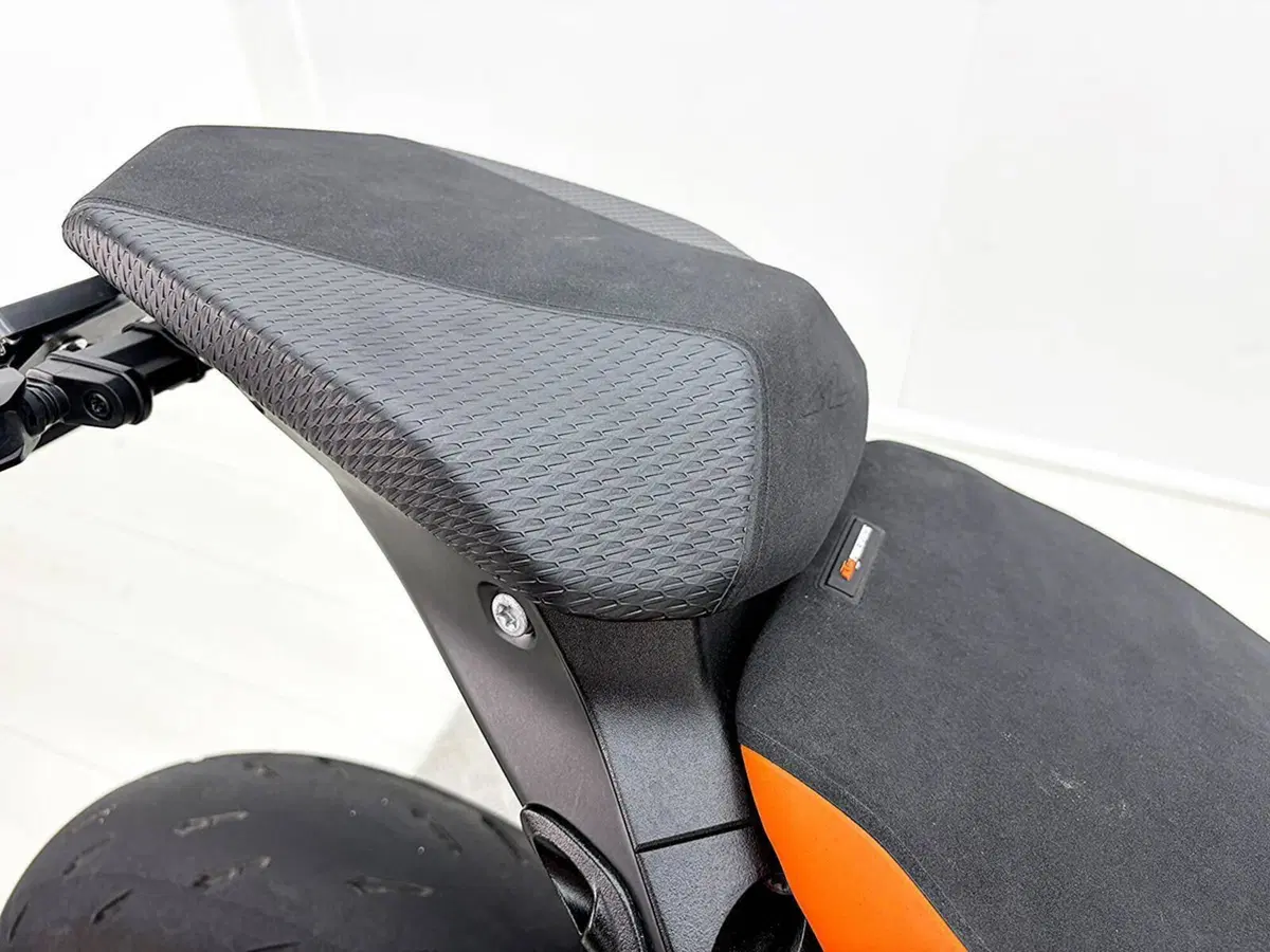 KTM 1390 Super Duke R (2024 - 26) (20)