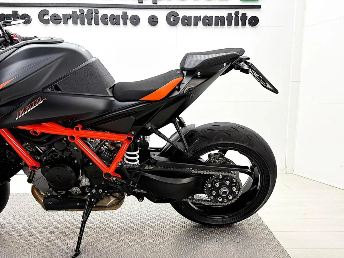KTM 1390 Super Duke R (2024 - 26) (17)