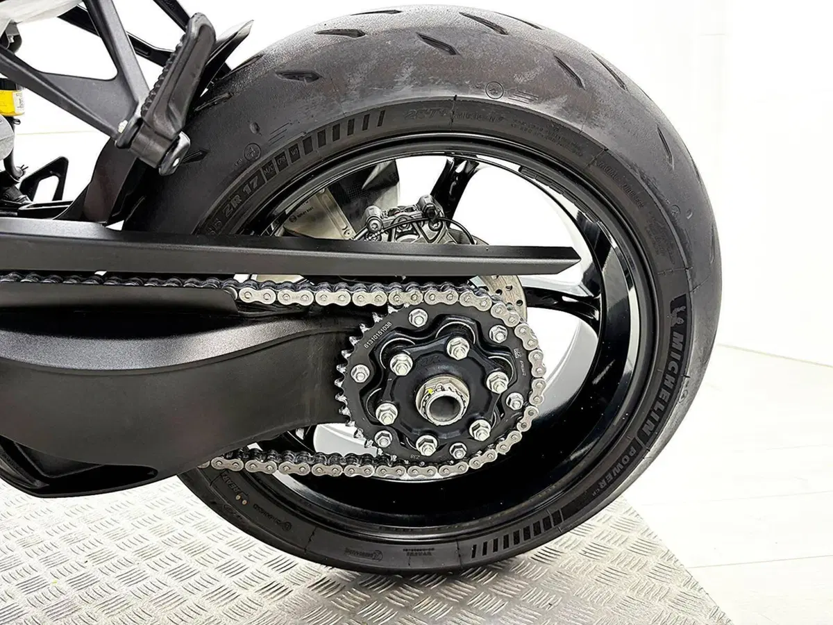 KTM 1390 Super Duke R (2024 - 26) (18)