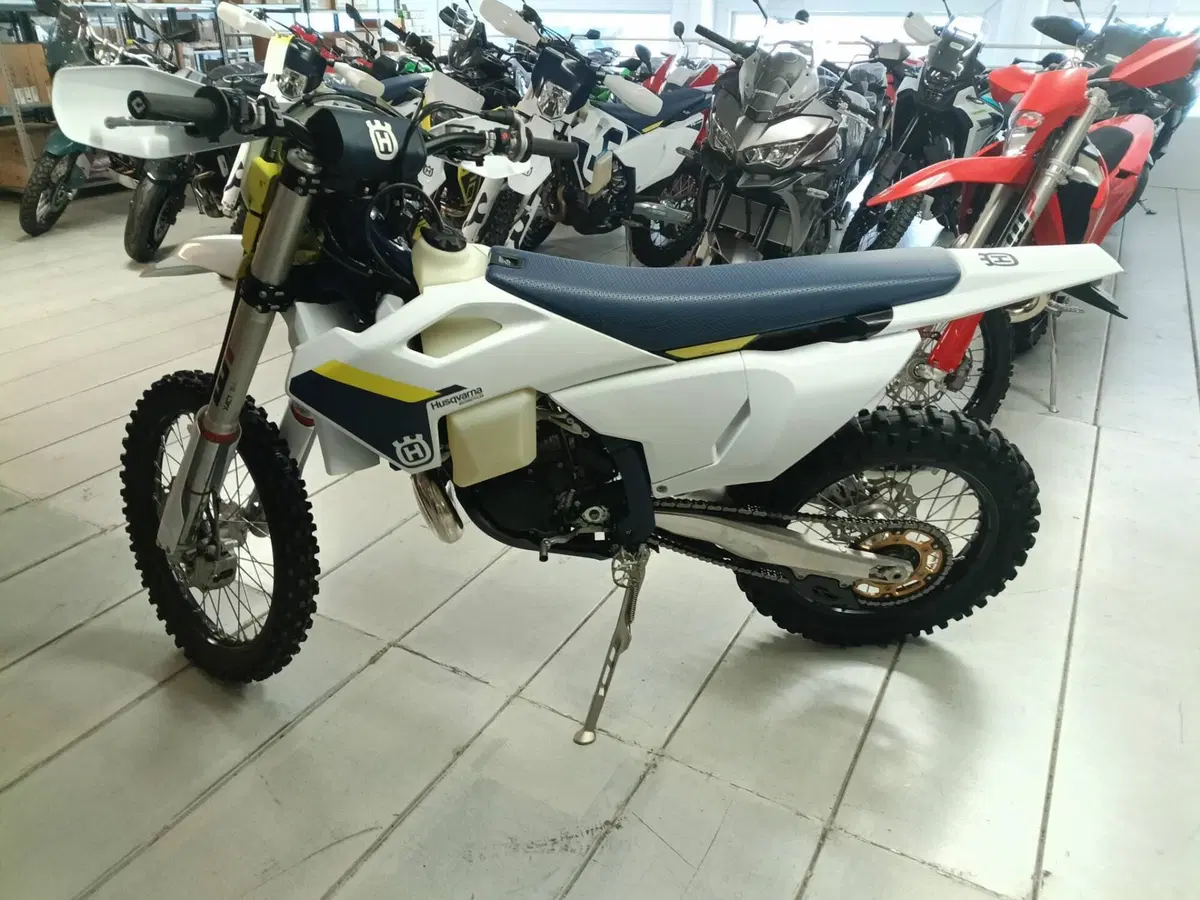 Husqvarna TE 250 (2025) (2)