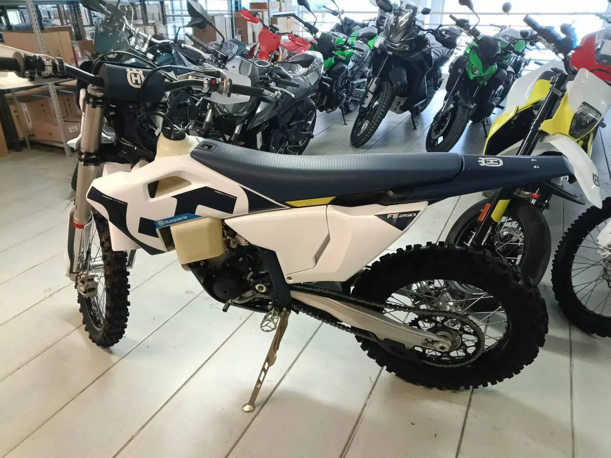 Husqvarna FE 250 (2026) (2)