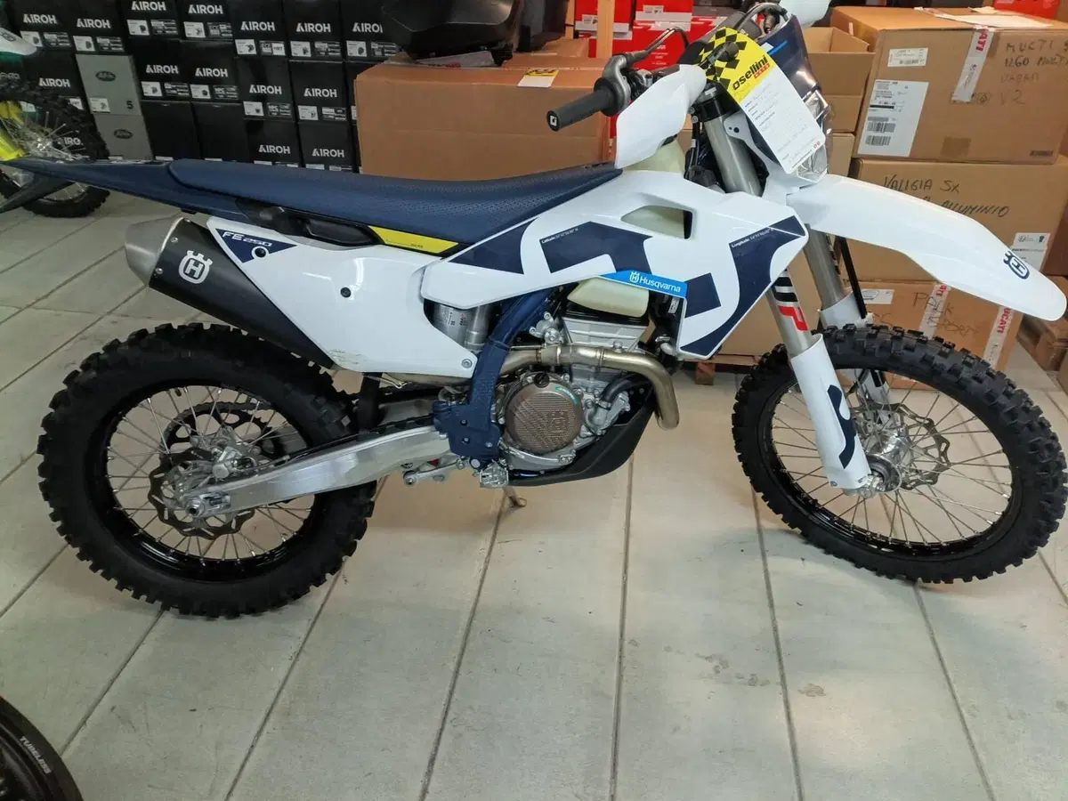 Husqvarna FE 250 (2026) (4)