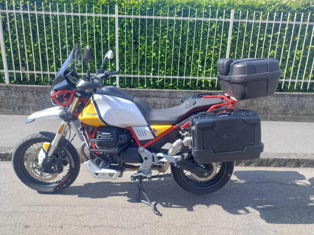 Moto Guzzi V85 TT Evocative Graphics (2019 - 20)