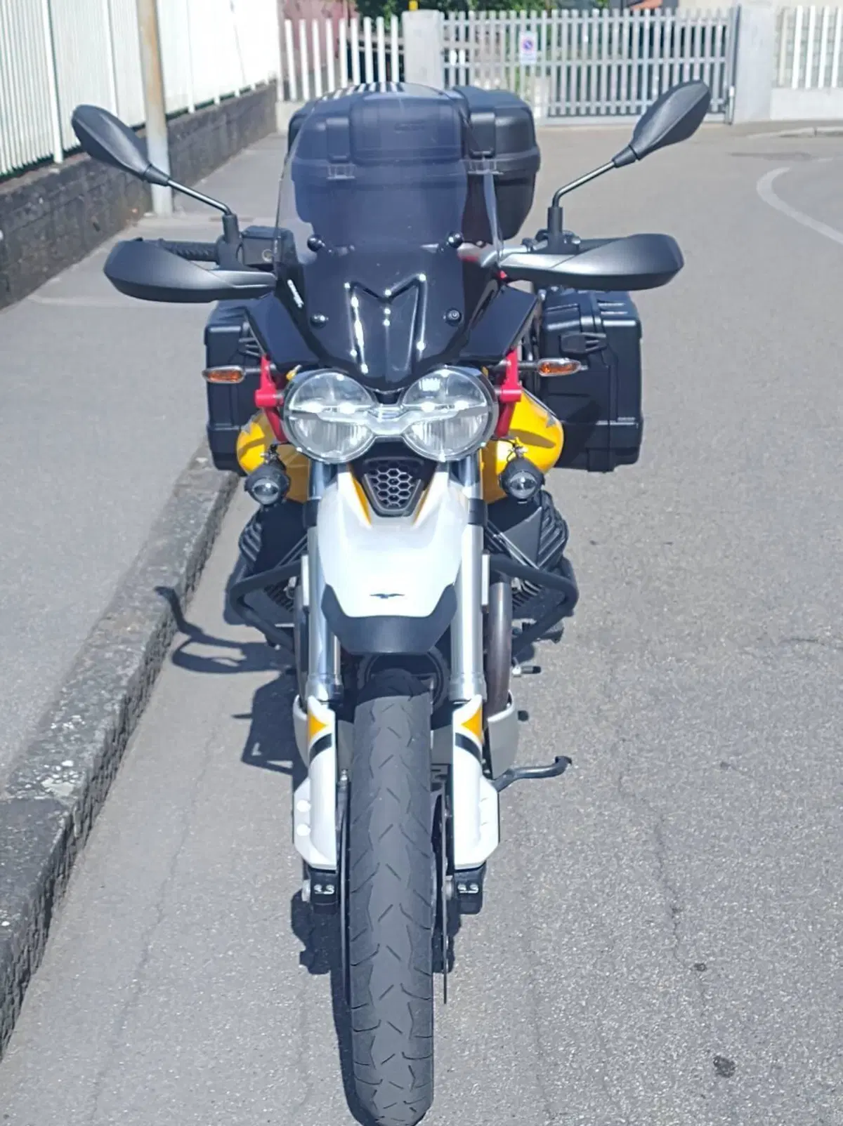 Moto Guzzi V85 TT Evocative Graphics (2019 - 20) (3)