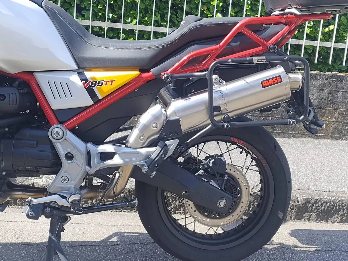 Moto Guzzi V85 TT Evocative Graphics (2019 - 20) (4)