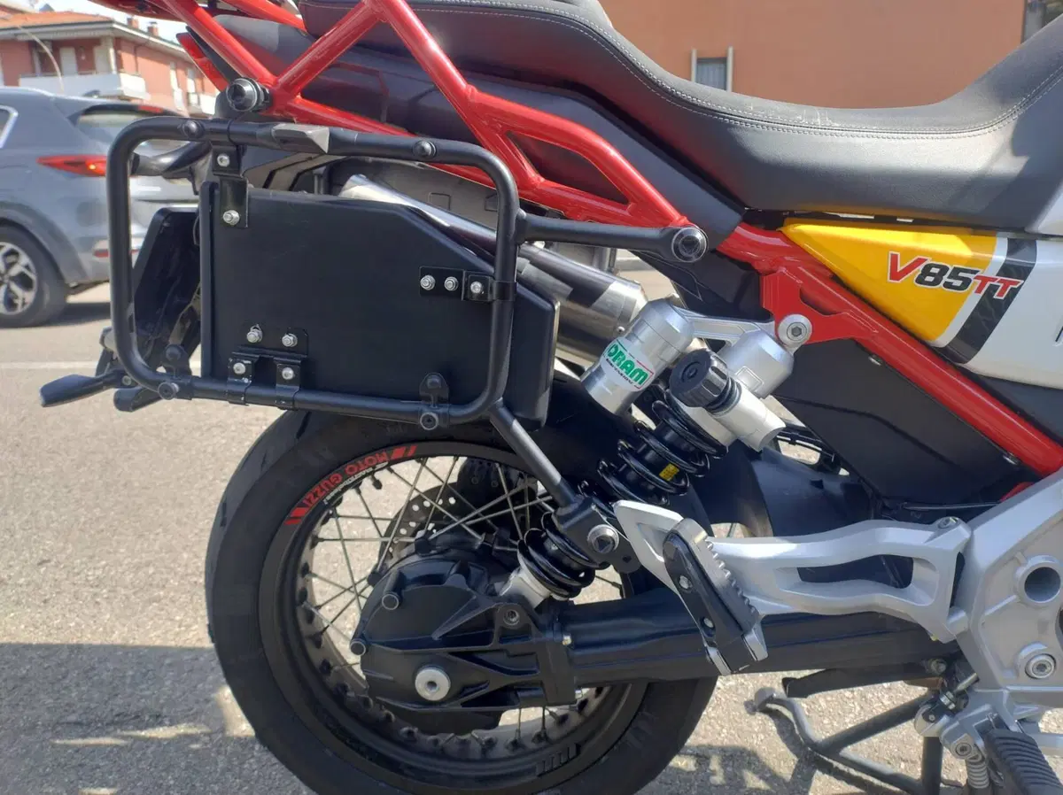 Moto Guzzi V85 TT Evocative Graphics (2019 - 20) (5)