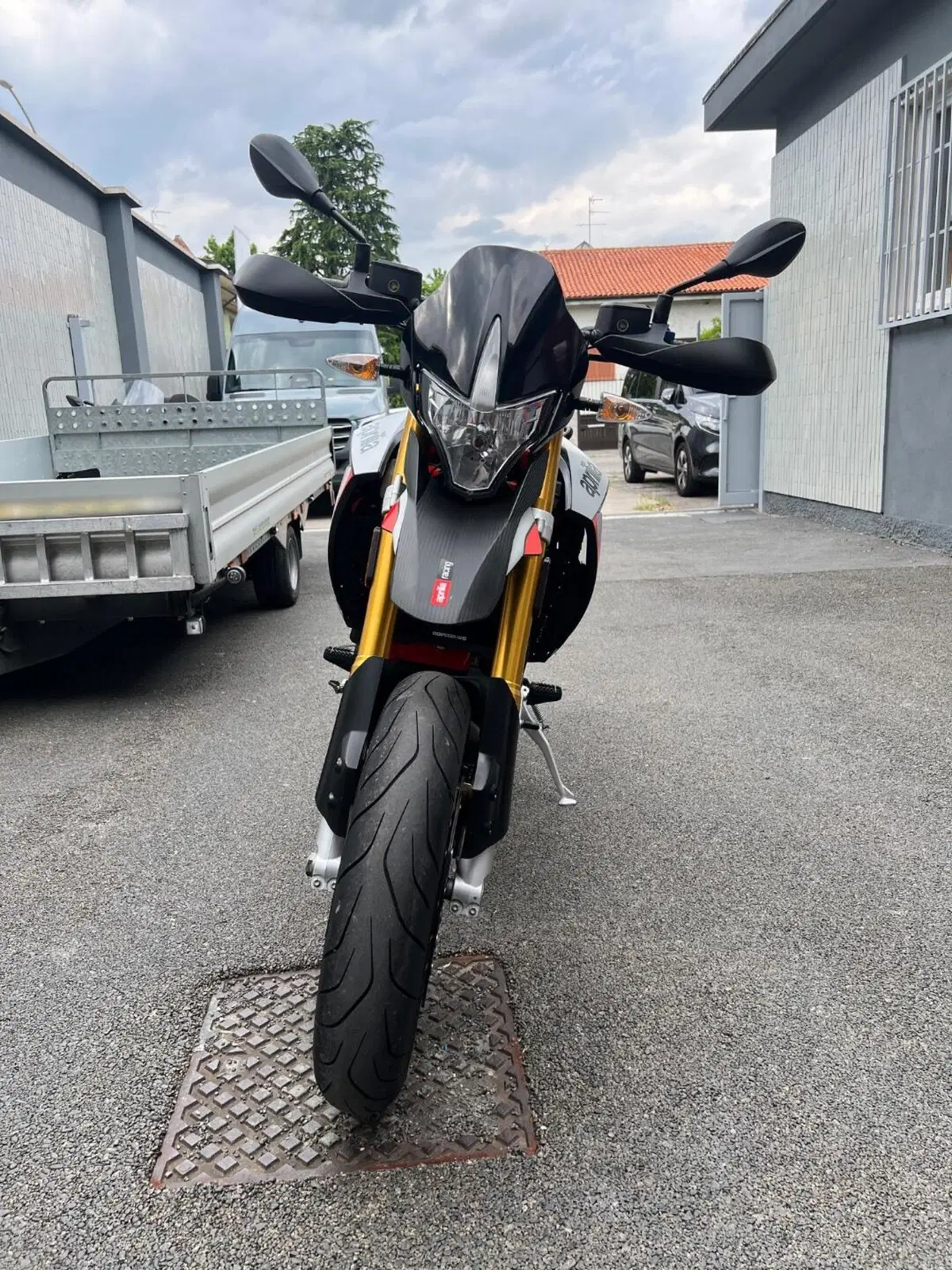 Aprilia Dorsoduro 900 (2017 - 20) (3)