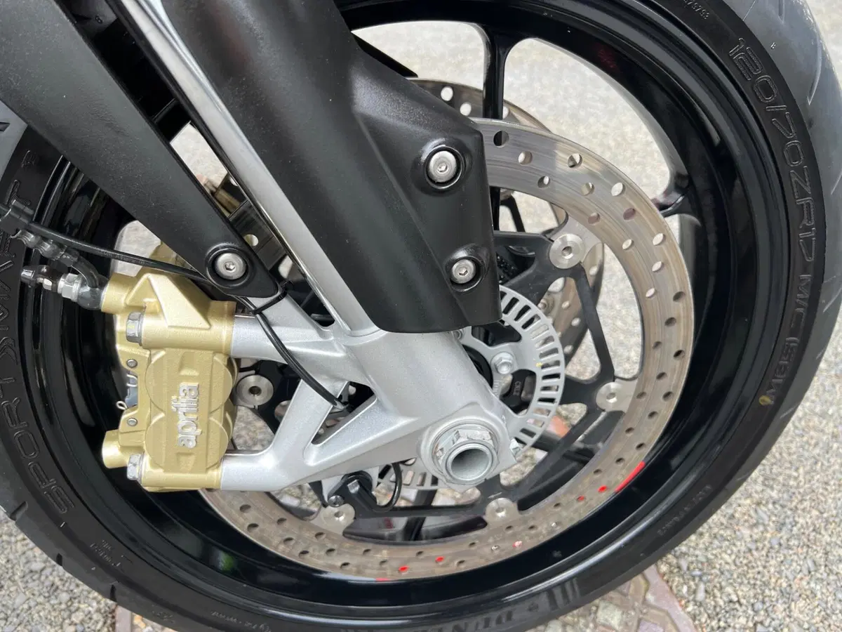 Aprilia Dorsoduro 900 (2017 - 20) (16)