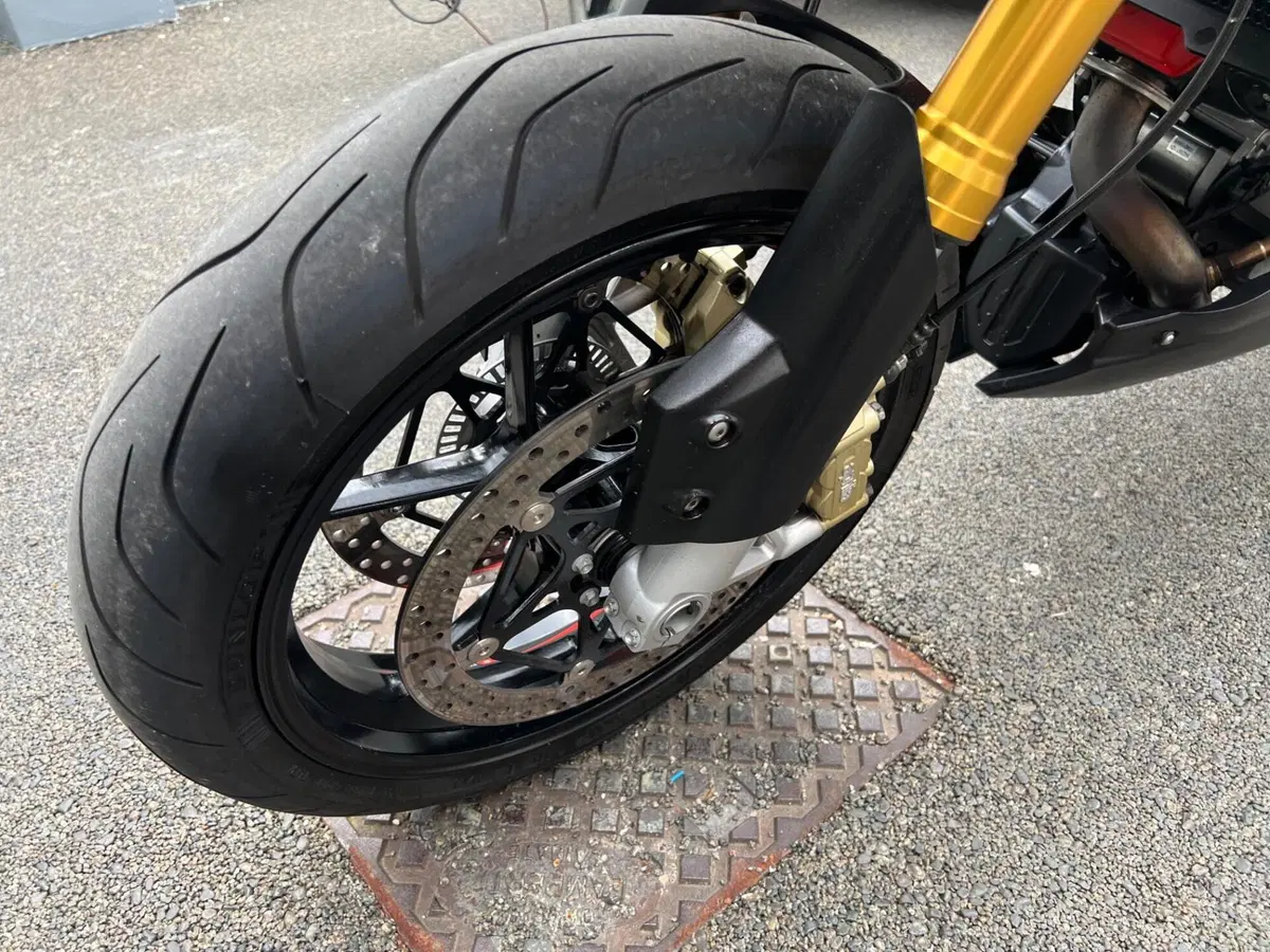 Aprilia Dorsoduro 900 (2017 - 20) (17)
