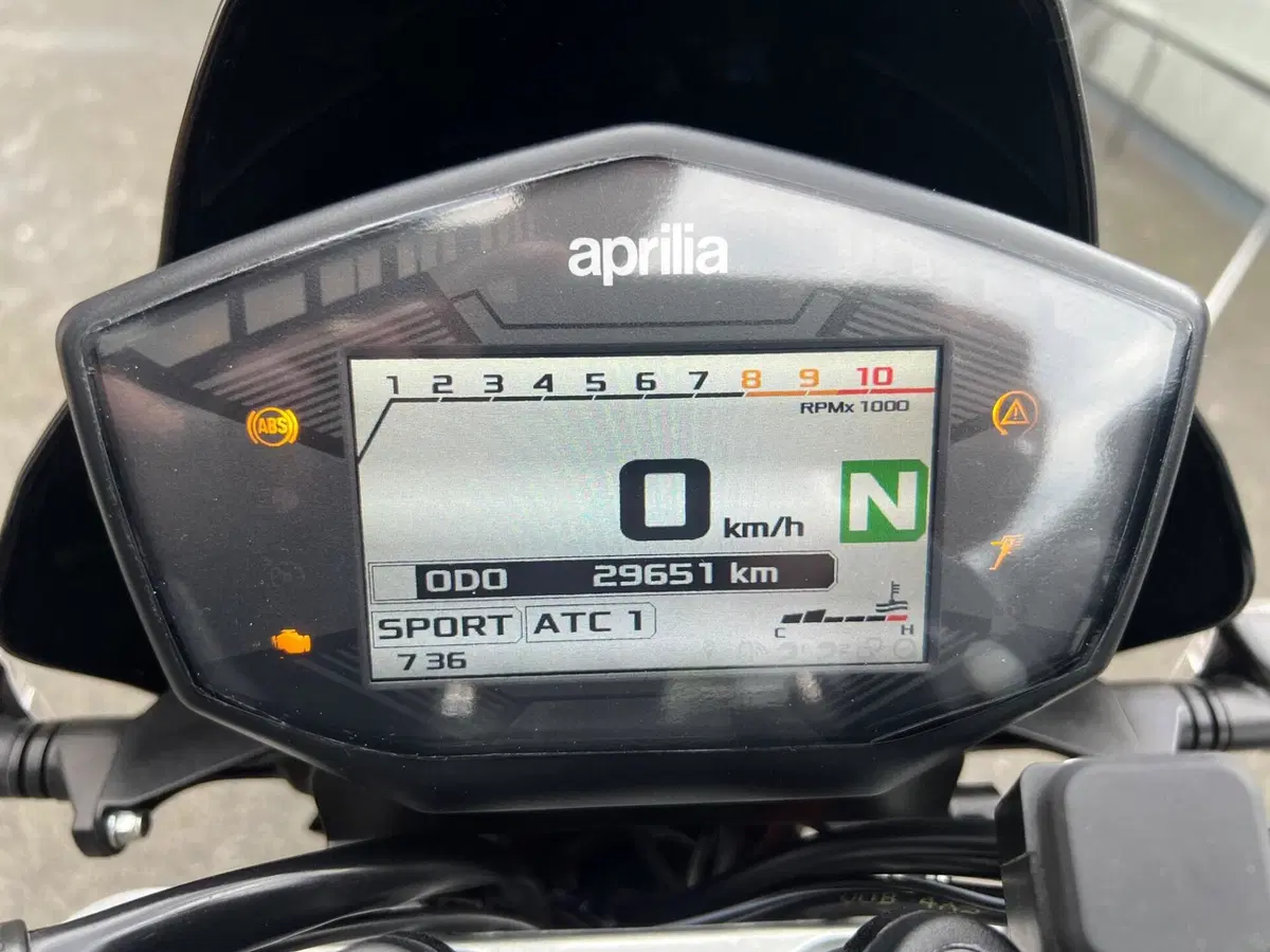 Aprilia Dorsoduro 900 (2017 - 20) (5)