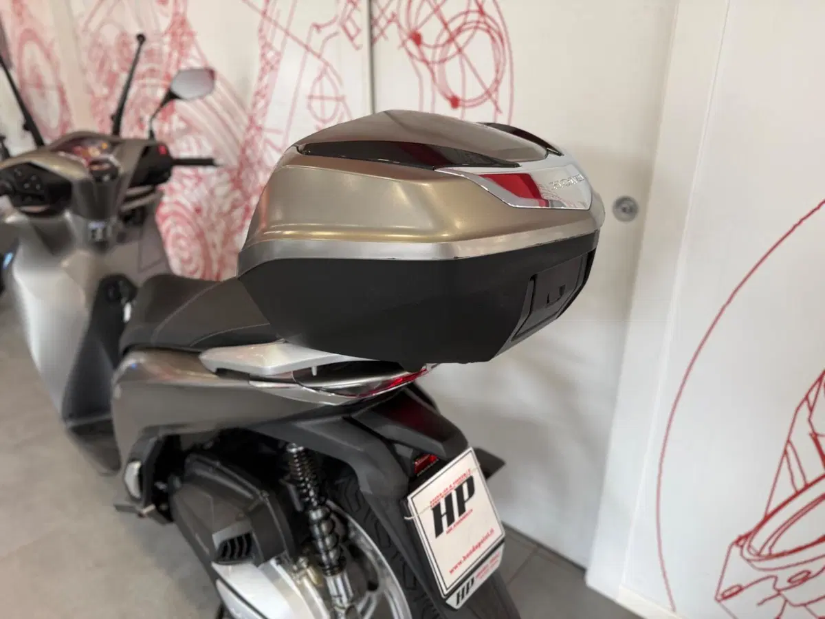 Honda SH 350 (2021 - 24) (16)
