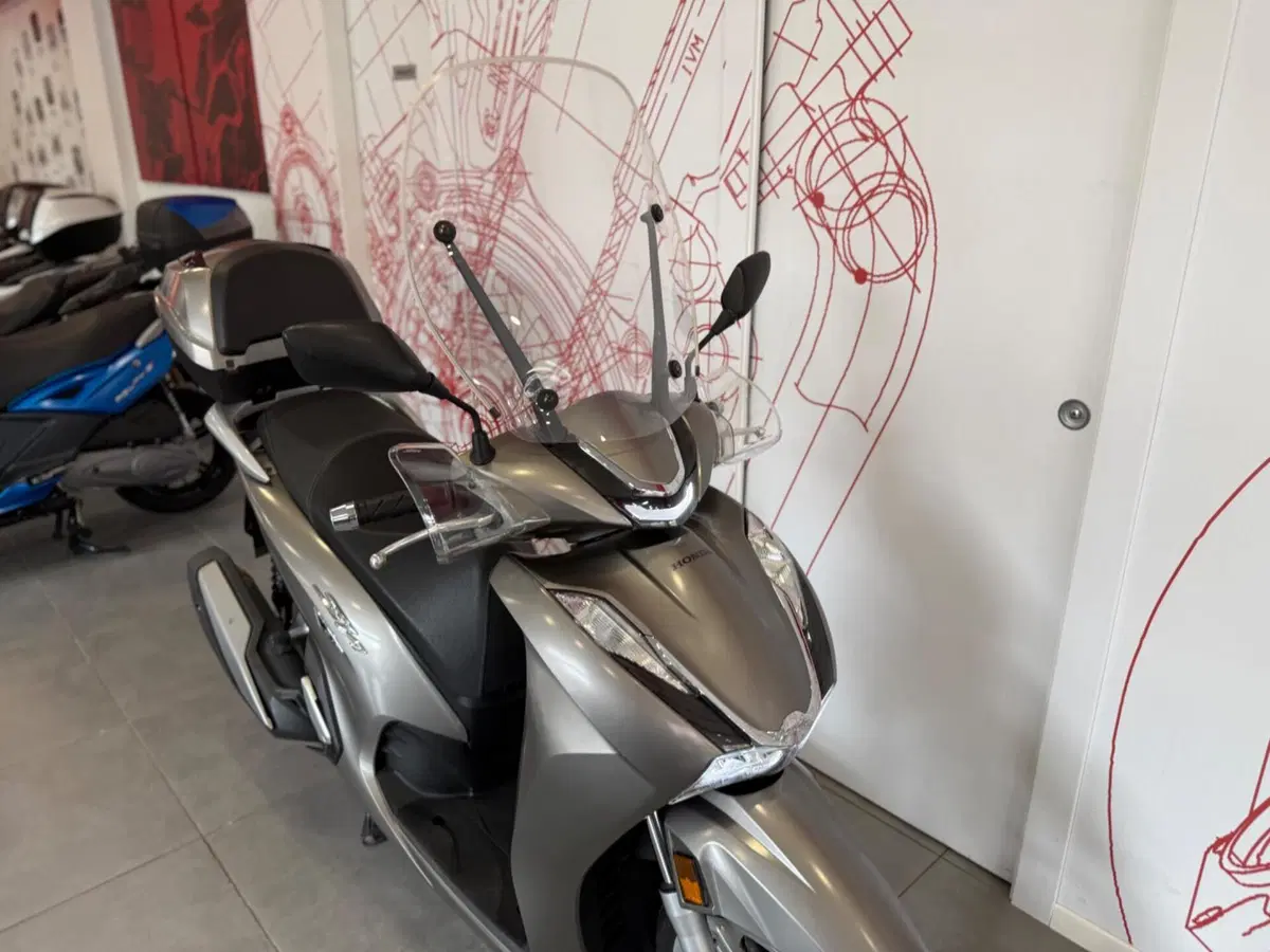 Honda SH 350 (2021 - 24) (10)