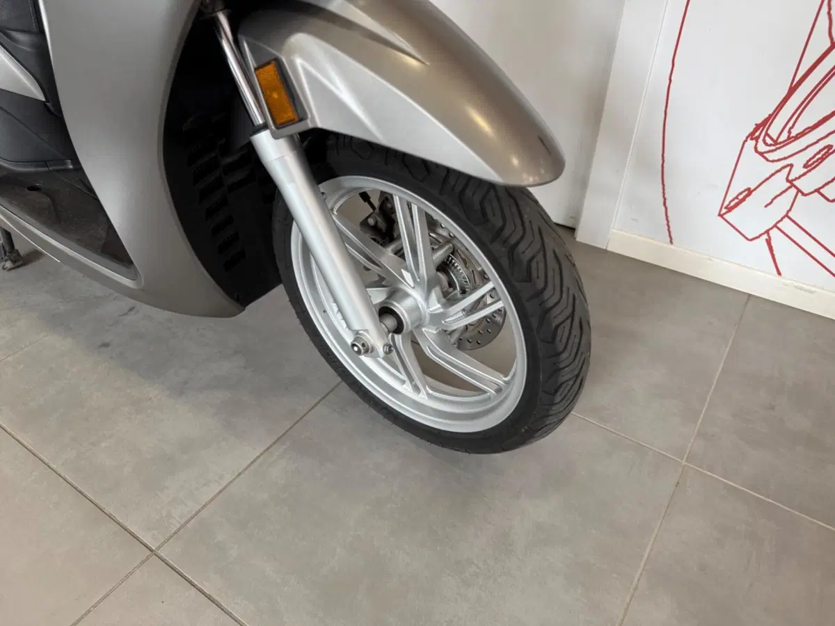 Honda SH 350 (2021 - 24) (9)