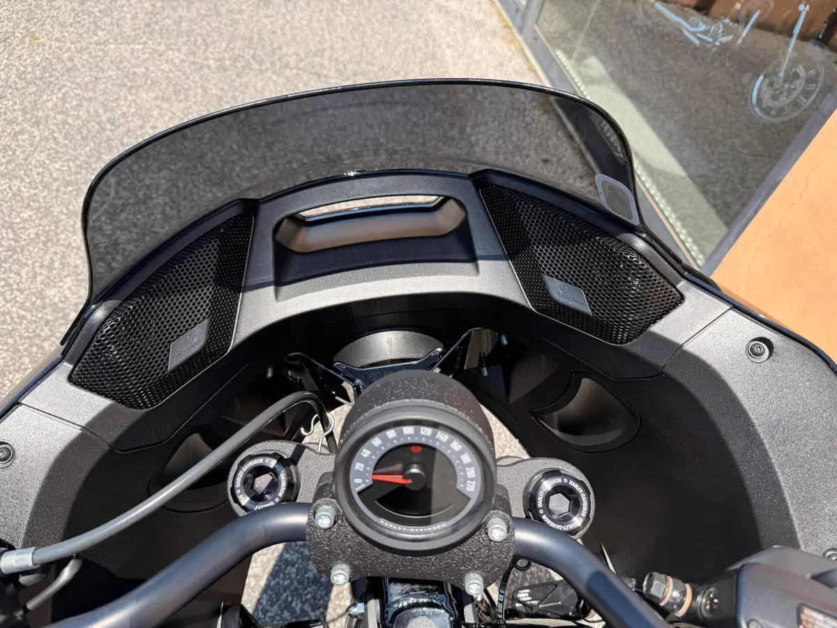 Harley-Davidson Low Rider ST (2025 - 26) (2)