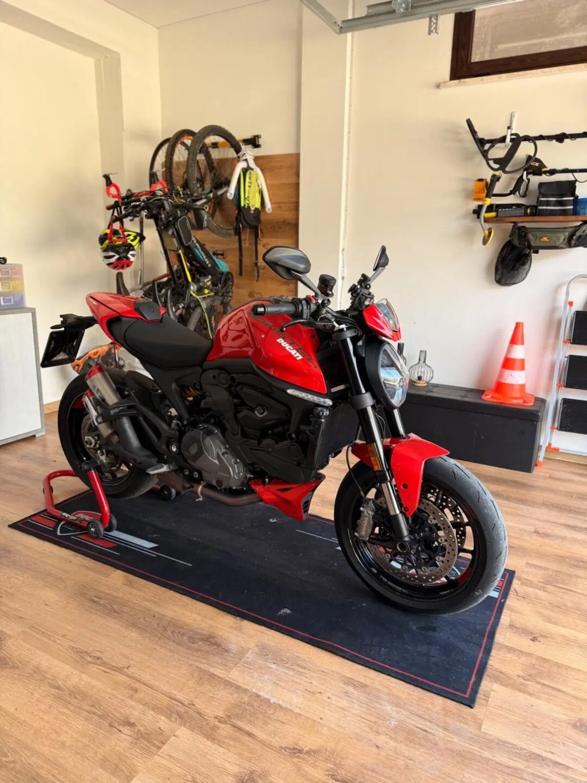 Ducati Monster 937 + (2021 - 25)