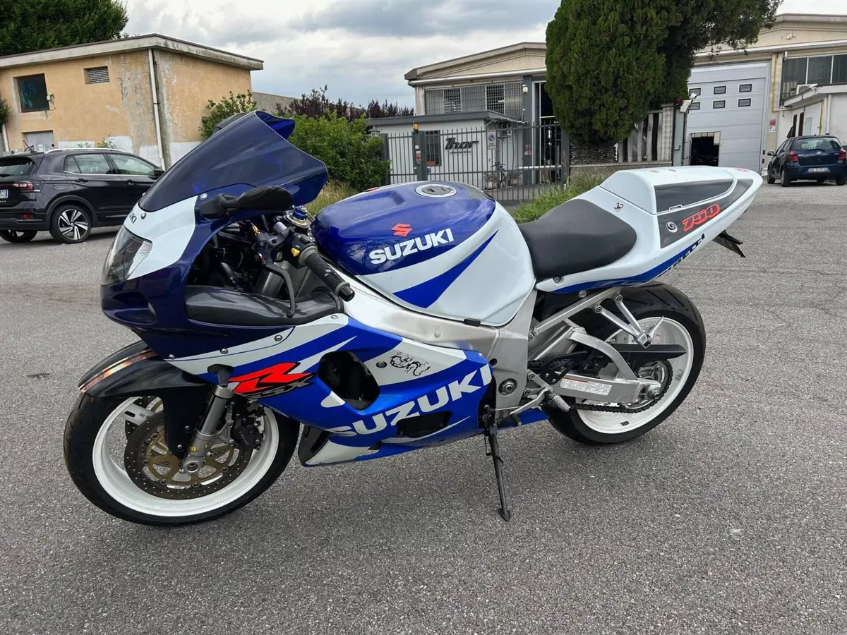 Suzuki GSX R 750 (1999 - 03) (4)
