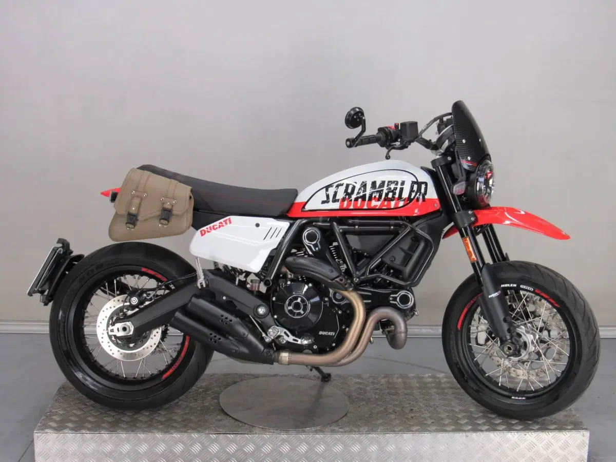 Ducati Scrambler 800 Urban Motard (2022) (2)