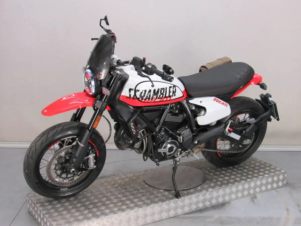 Ducati Scrambler 800 Urban Motard (2022) (4)