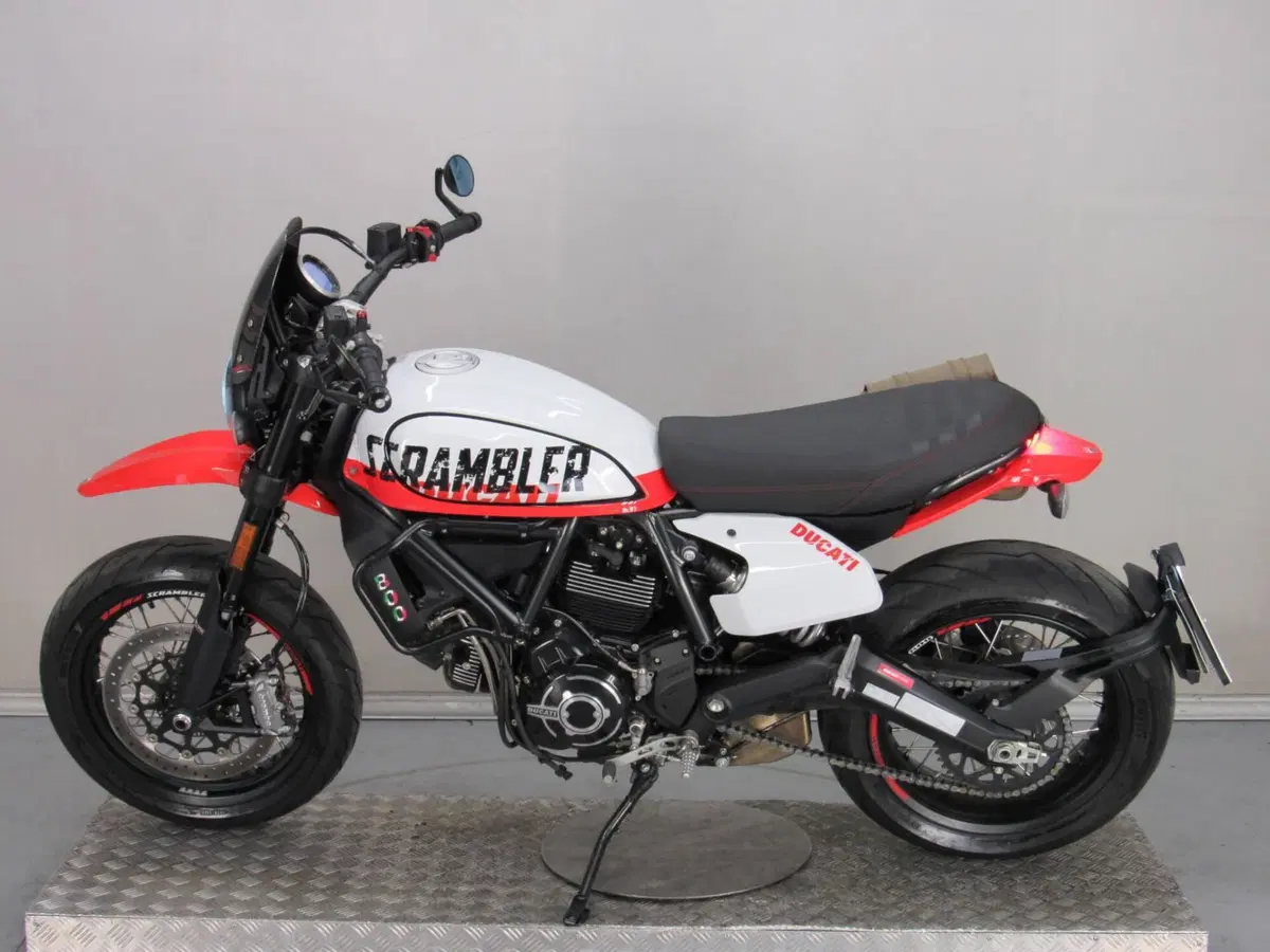 Ducati Scrambler 800 Urban Motard (2022) (5)