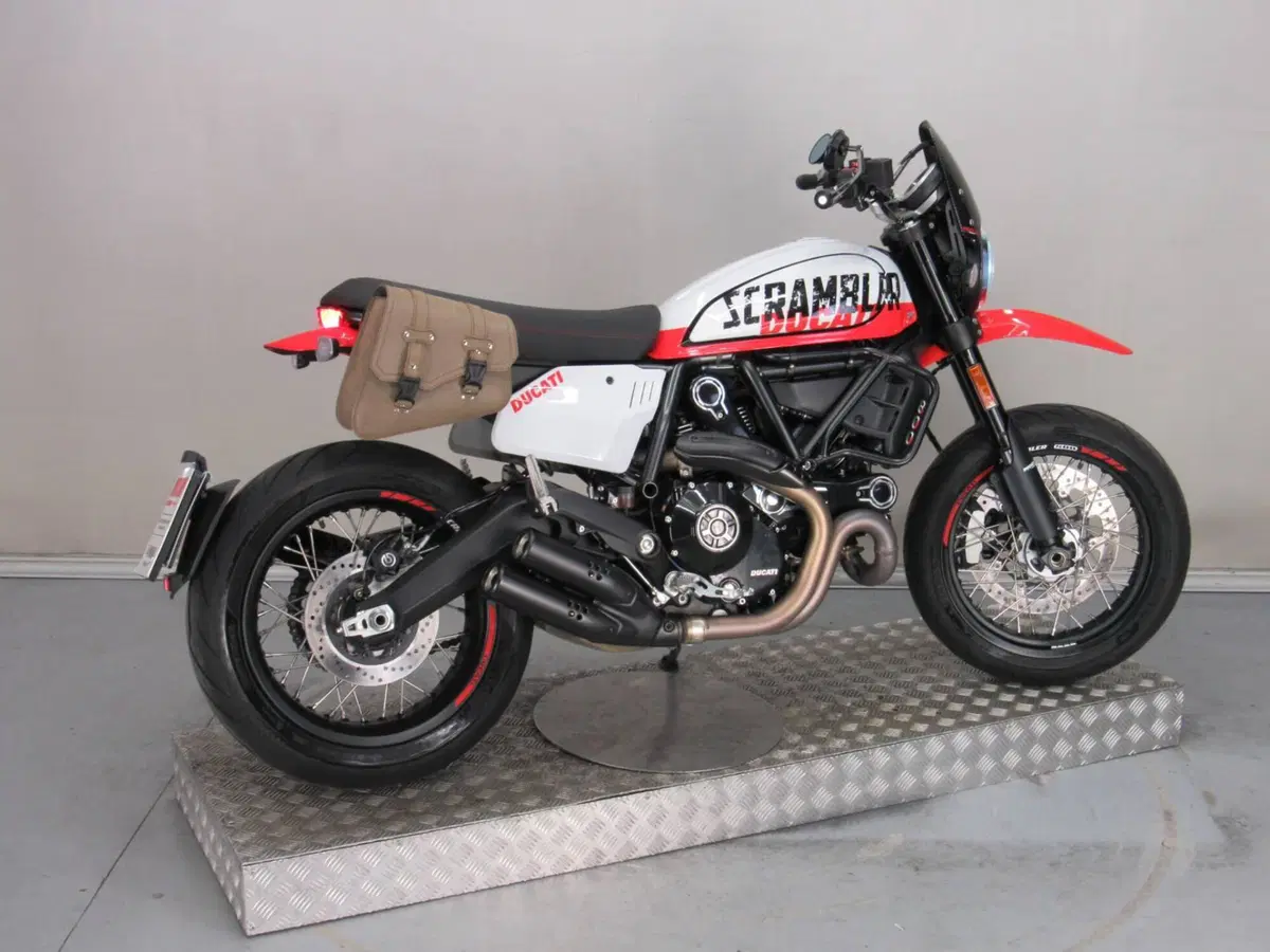 Ducati Scrambler 800 Urban Motard (2022) (7)