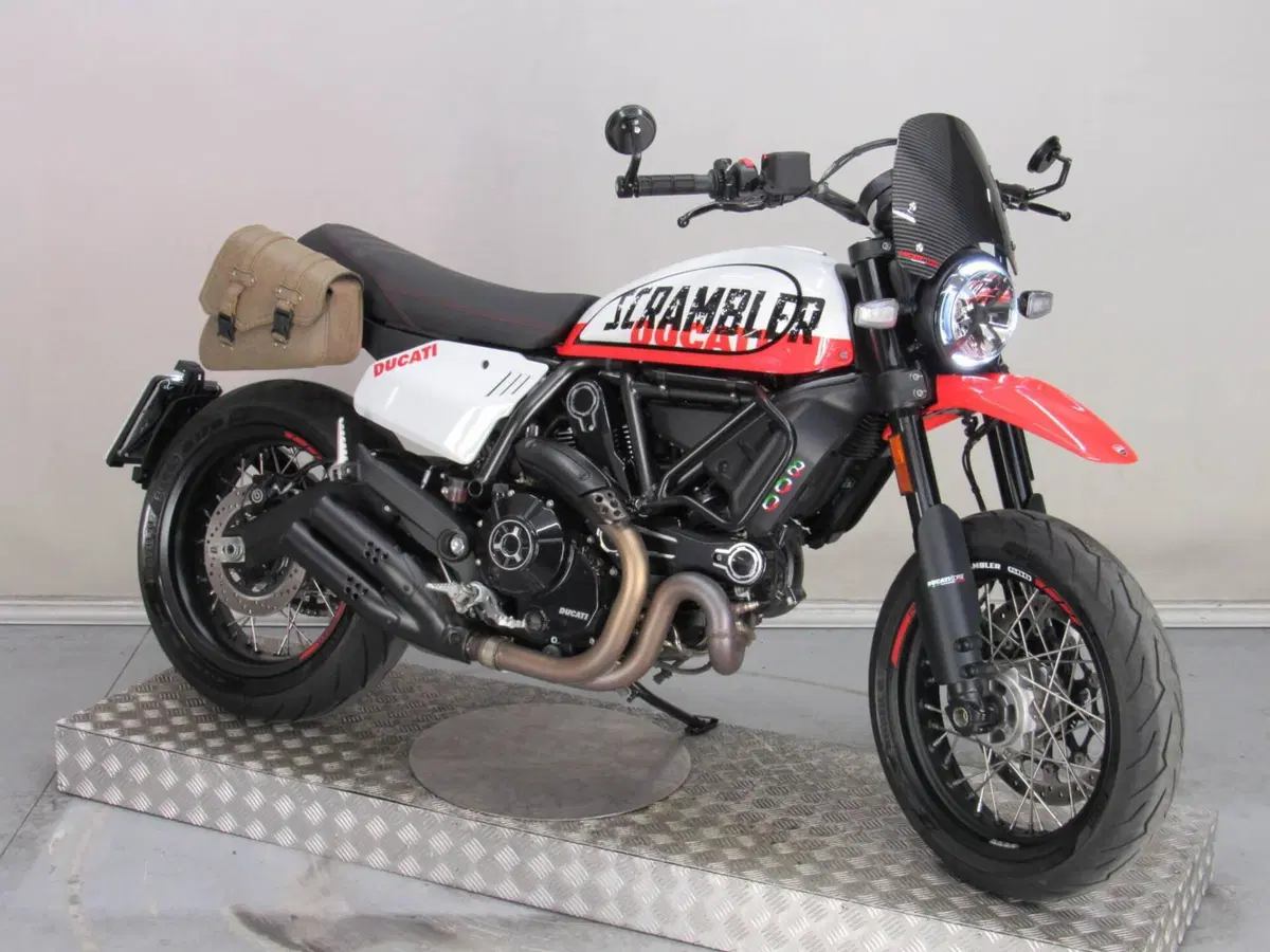 Ducati Scrambler 800 Urban Motard (2022) (9)