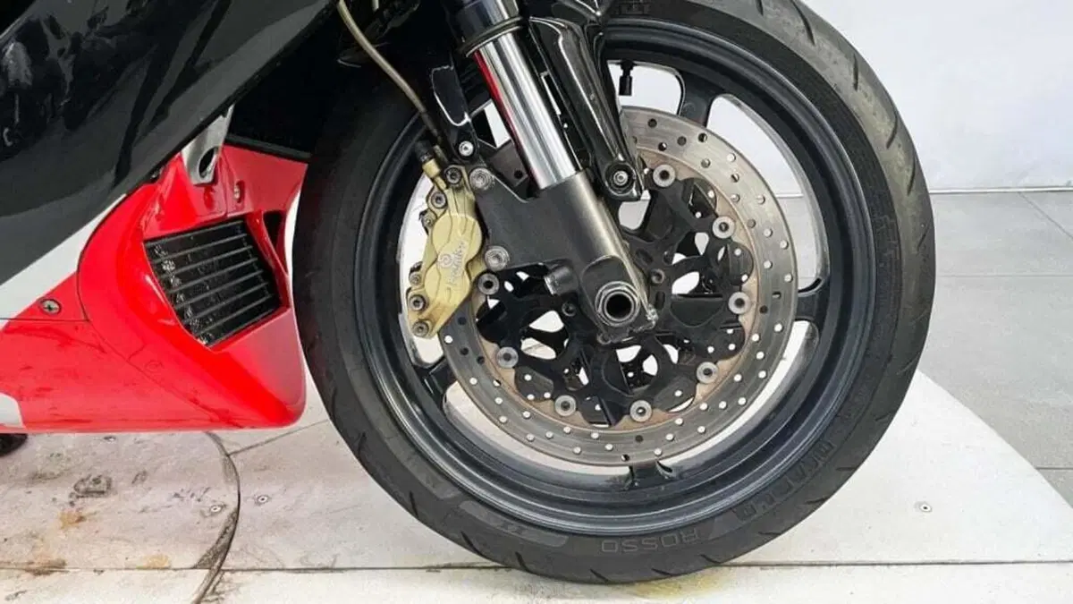Aprilia RSV 1000 (2000 - 01) (8)