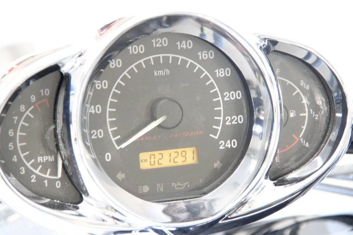 Harley-Davidson 1250 V-Rod (2008 - 12) - VRSCAW (11)