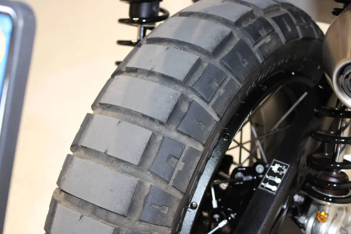 Triumph Scrambler 1200 XE Chrome Edition (2023) (10)
