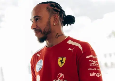 F1. Hamilton, tra passato e futuro: “Mi invitò a casa sua e salii sul suo jet privato, sembrava James Bond”. E sulla Ferrari Luce dice…