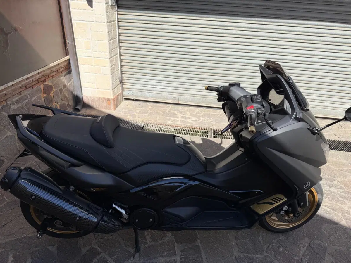 Yamaha T-Max 530 Black Max (2012 - 14) (3)