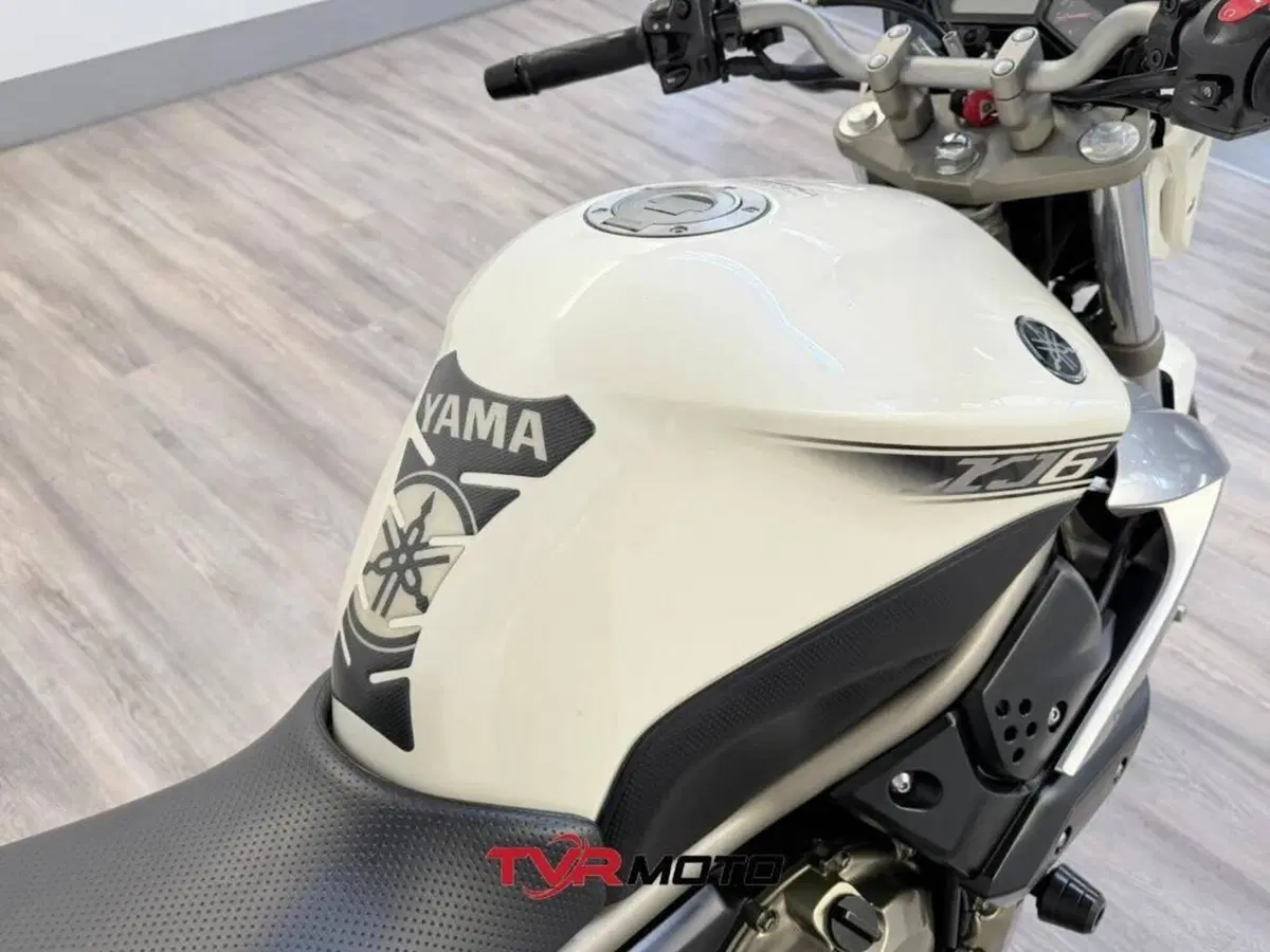 Yamaha XJ6 (2008 - 15) (9)