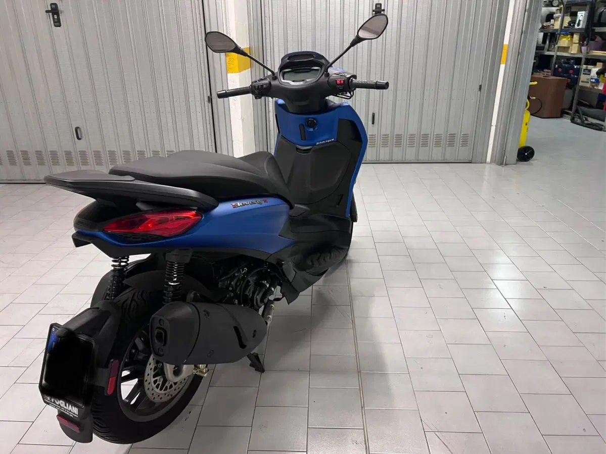 Piaggio Beverly 300 S ABS-ASR (2021 - 25) (4)