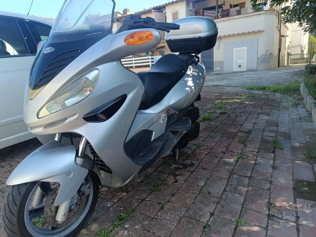 Malaguti Madison 150 4T (3)
