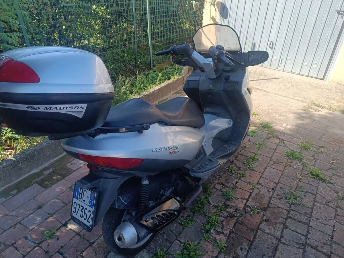 Malaguti Madison 150 4T (4)