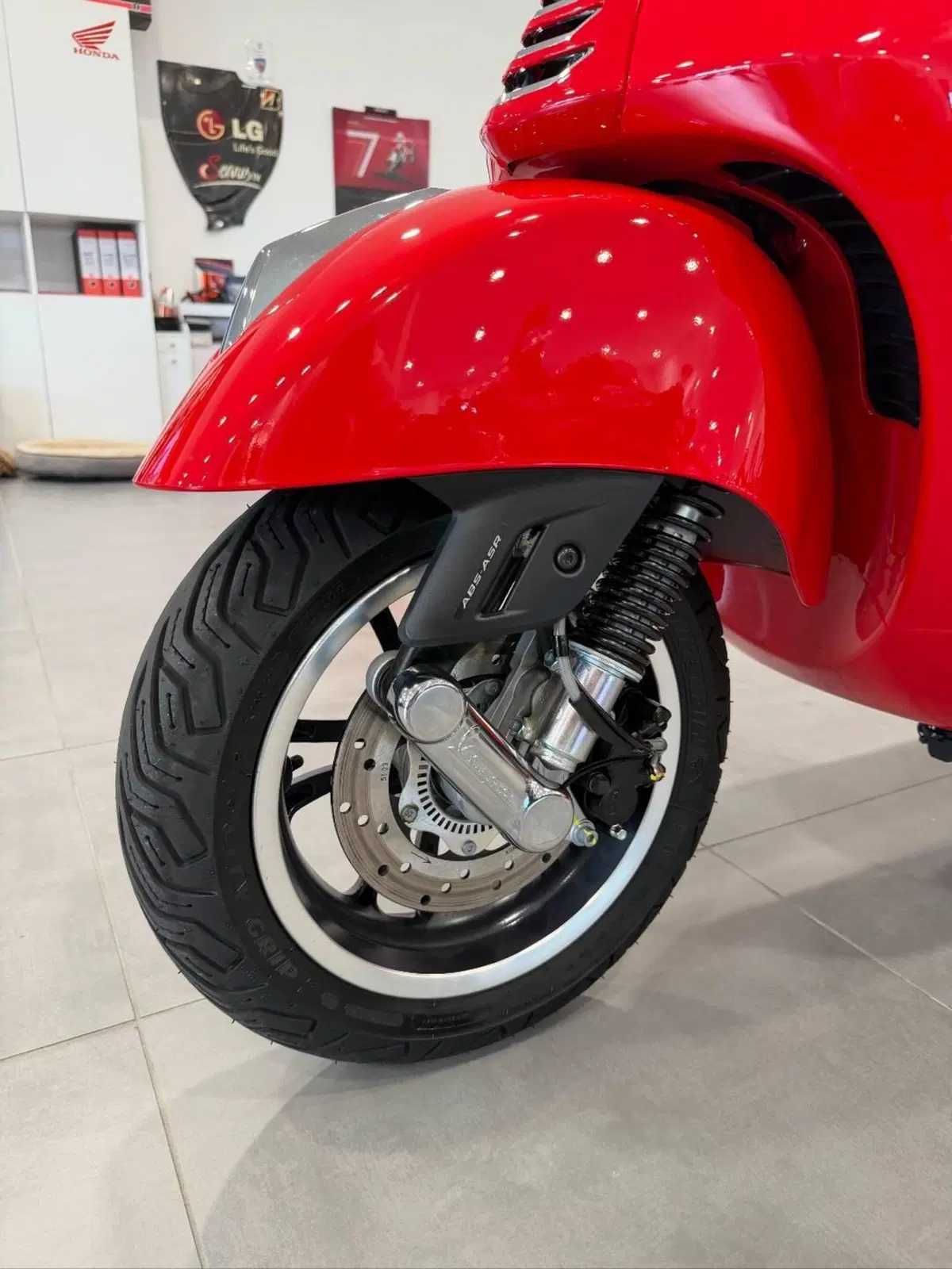 Vespa GTS 125 Super (2025 - 26) (9)