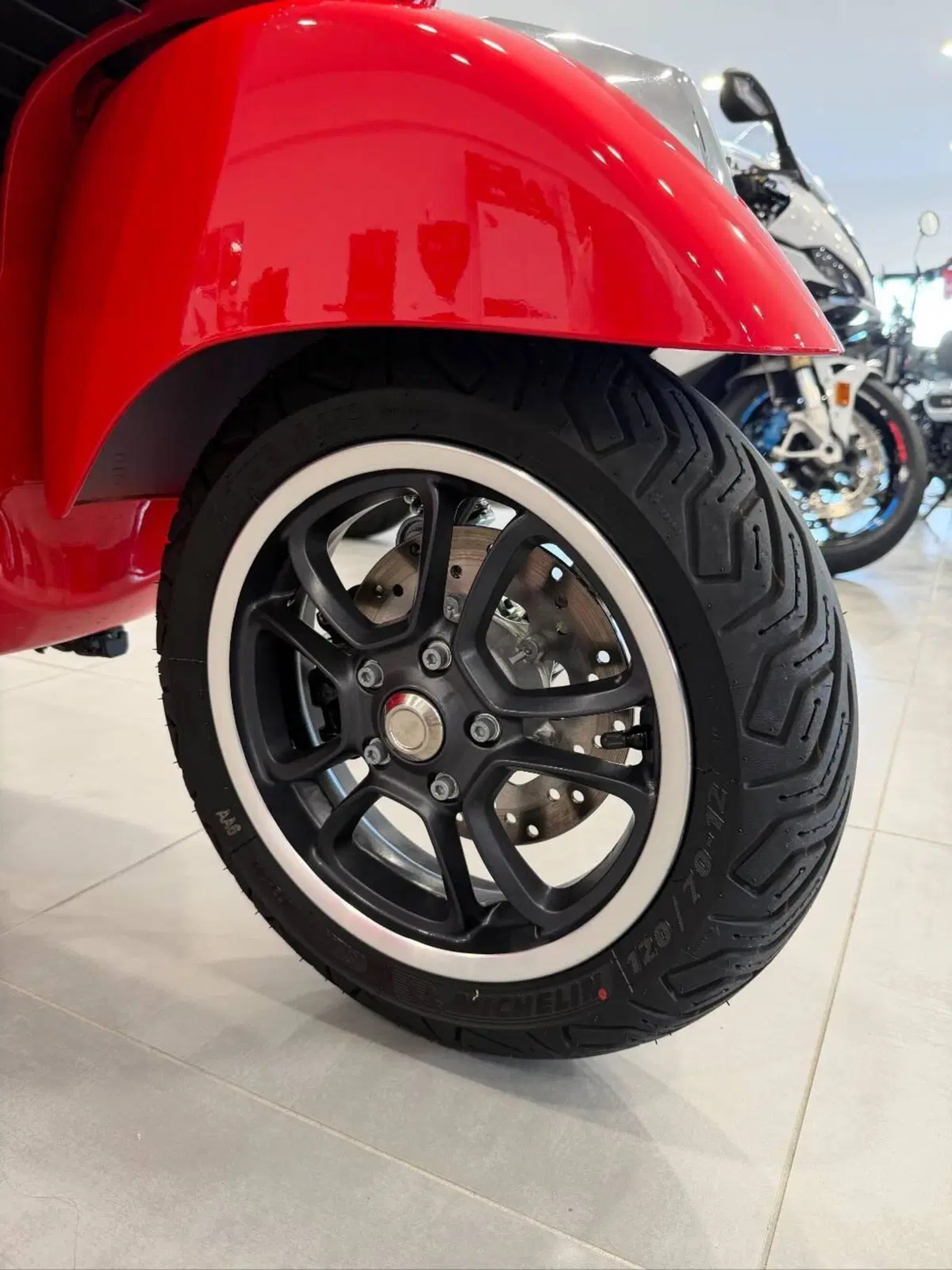Vespa GTS 125 Super (2025 - 26) (13)