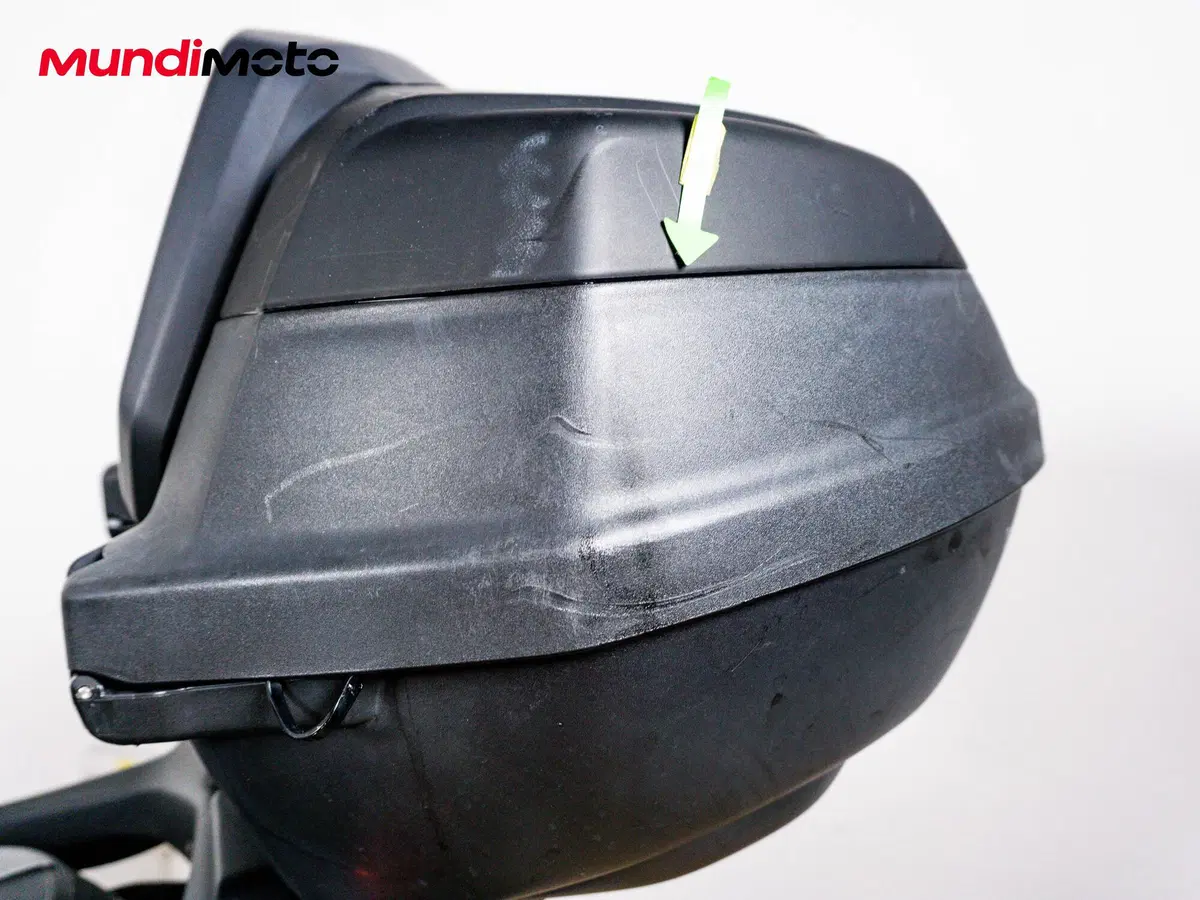 Yamaha X-Max 400 Iron Max ABS (2016) (17)