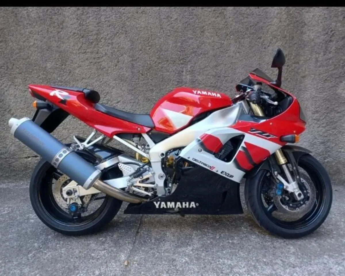 Yamaha YZF R1 (2000 - 01) (4)