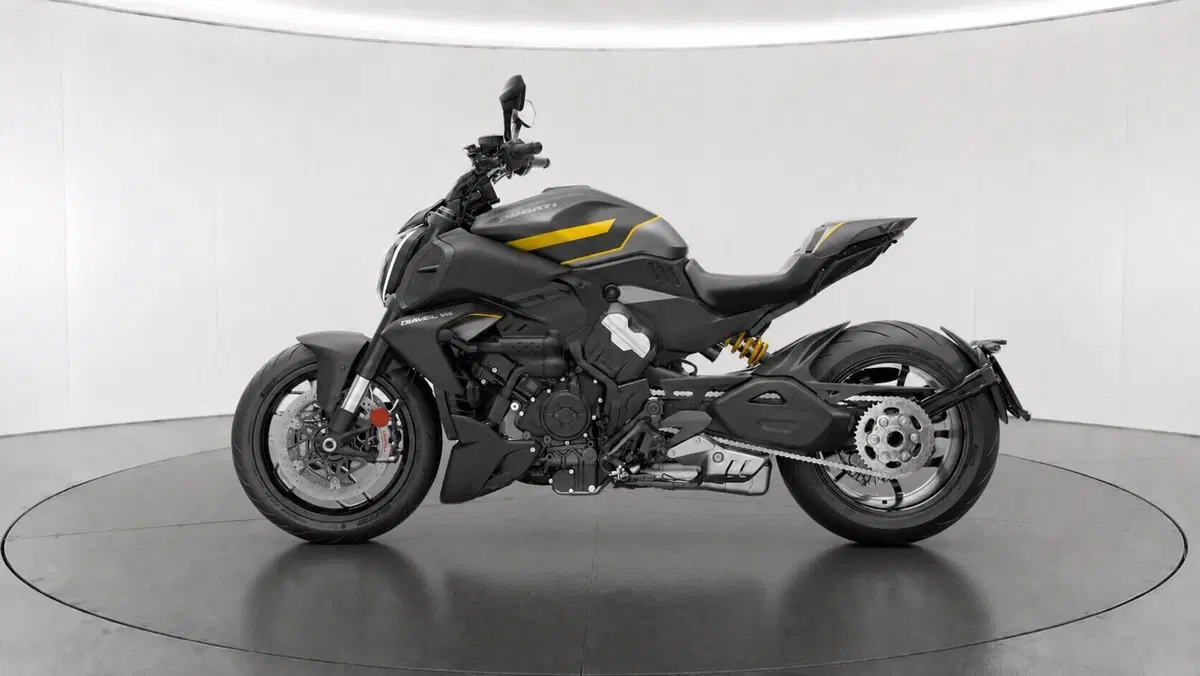 Ducati Diavel V4 (2023 - 26) (10)