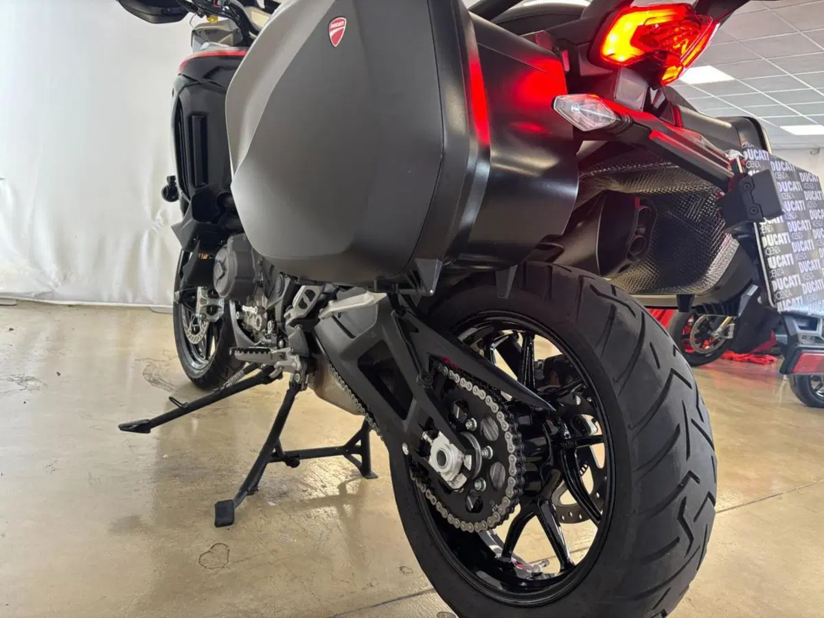 Ducati Multistrada V4 S Grand Tour (2024) (7)