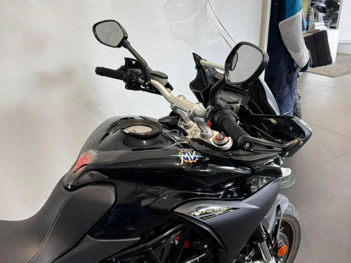 MV Agusta Turismo Veloce 800 Lusso SCS (2021 - 26) (7)