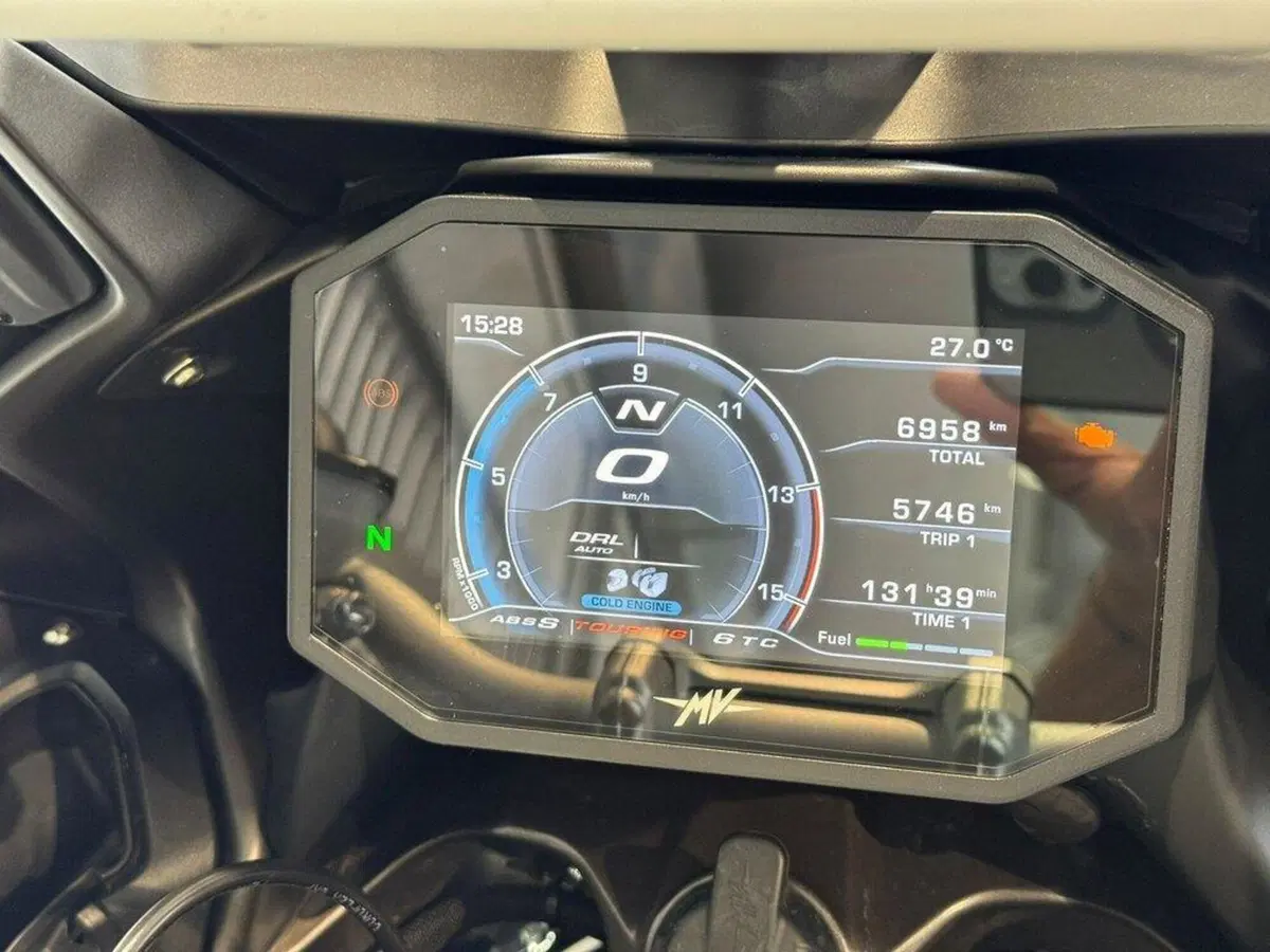 MV Agusta Turismo Veloce 800 Lusso SCS (2021 - 26) (14)