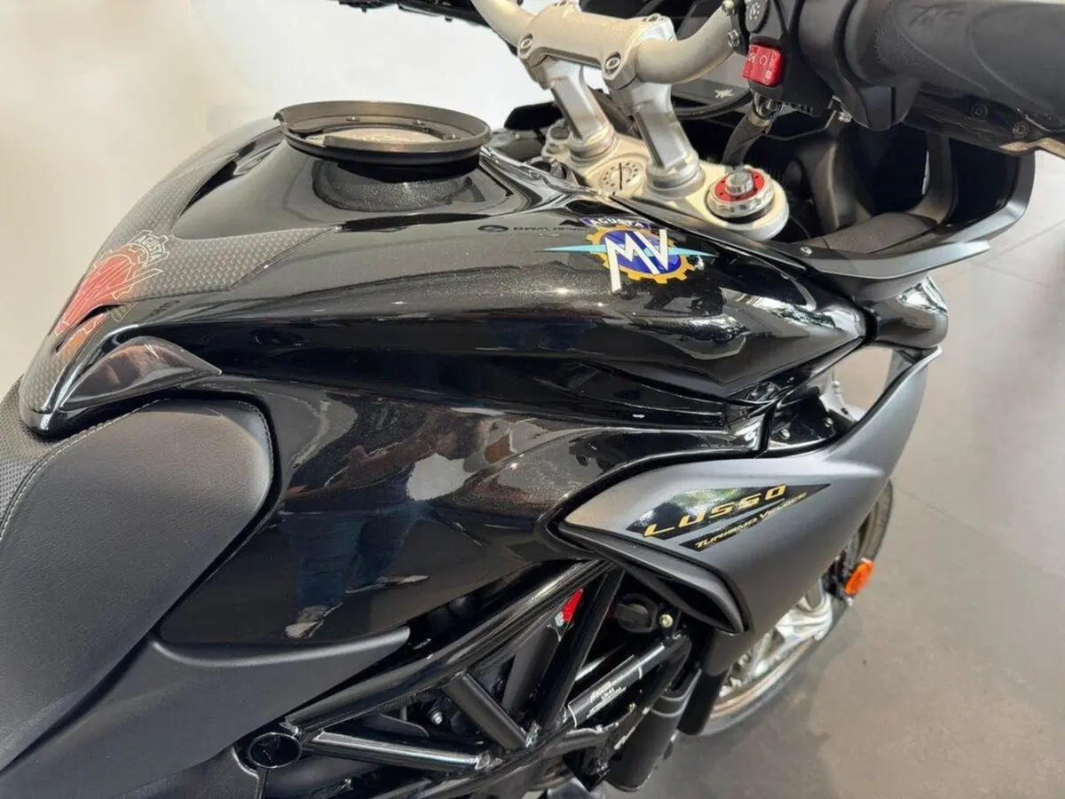 MV Agusta Turismo Veloce 800 Lusso SCS (2021 - 26) (3)