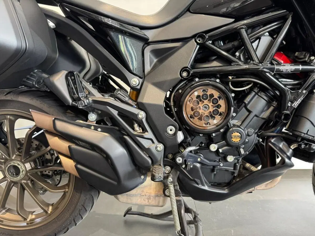 MV Agusta Turismo Veloce 800 Lusso SCS (2021 - 26) (8)