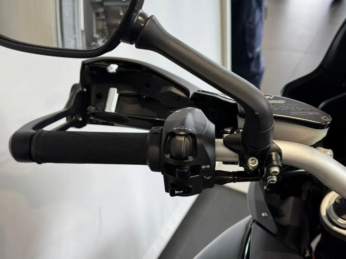 MV Agusta Turismo Veloce 800 Lusso SCS (2021 - 26) (12)